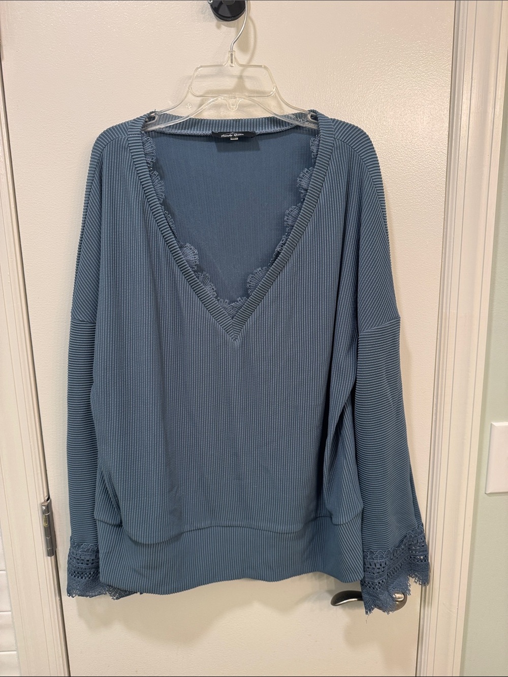 Women's Lace-Trim V-Neck Waffle Sweatshirt - Dusty Blue